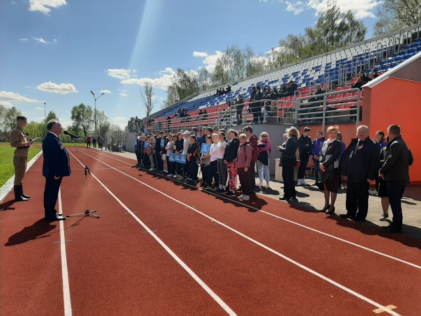 В День Победы в Карачеве состоялось торжественное открытие футбольного сезона на стадионе «Снежеть»
