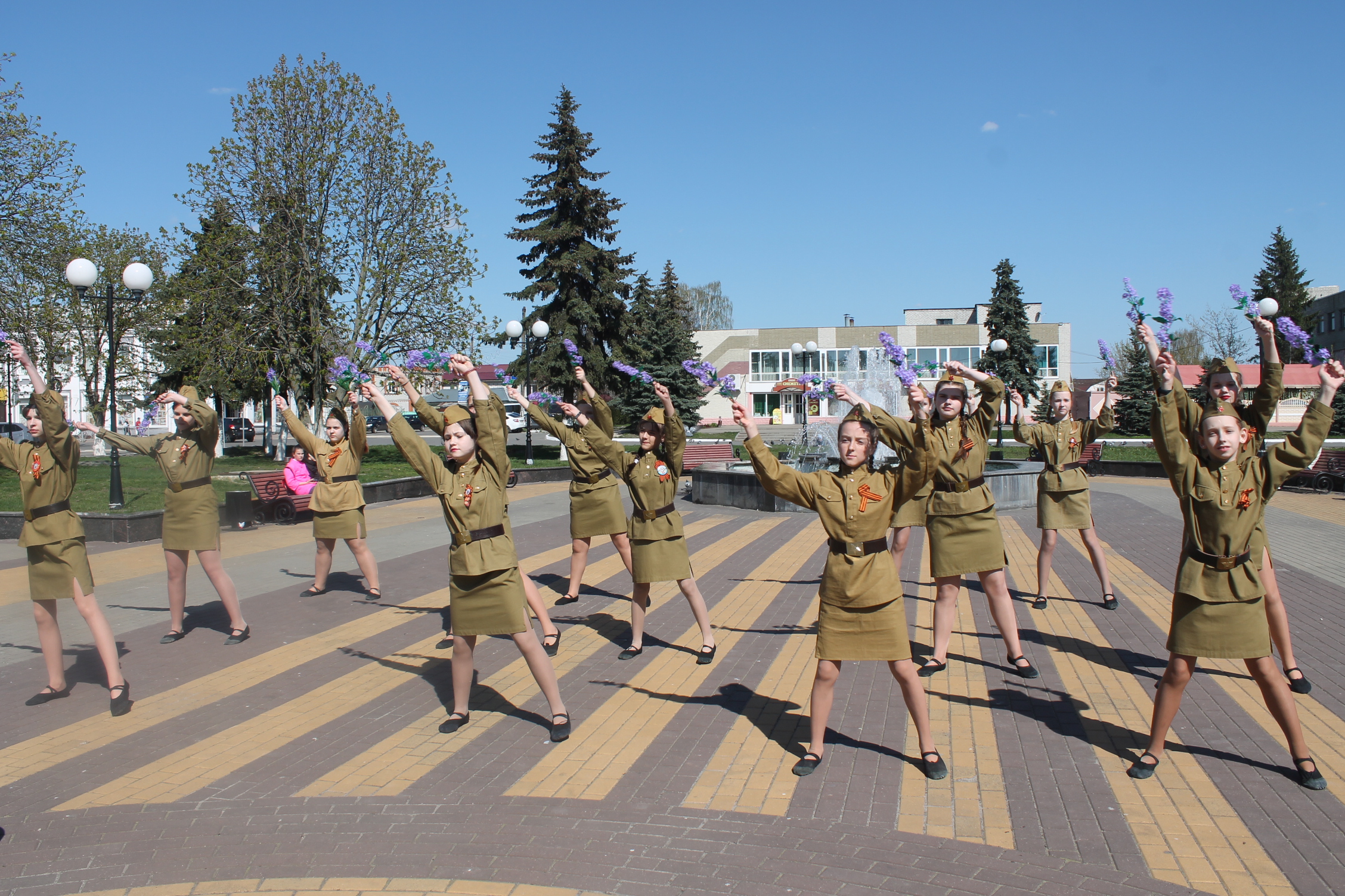 В Карачеве прошел флешмоб «Звуки памяти»