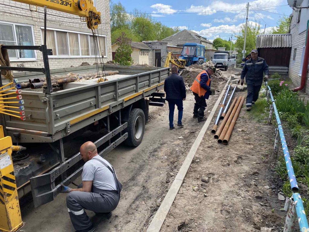 В брянском поселке Локоть началось благоустройство двора на проспекте Ленина