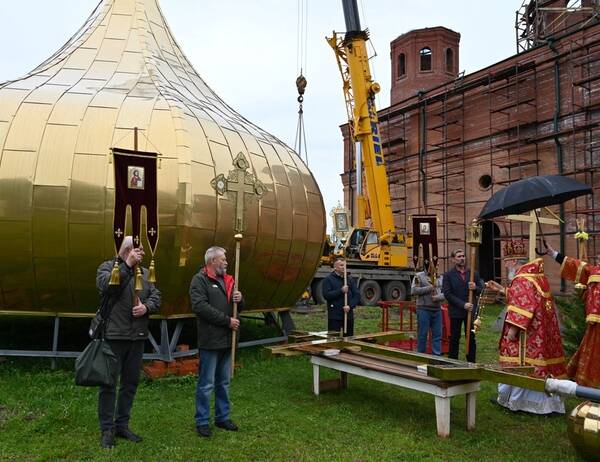 Митрополит Брянский и Севский Александр освятил купол и крест собора Николо-Одрина монастыря