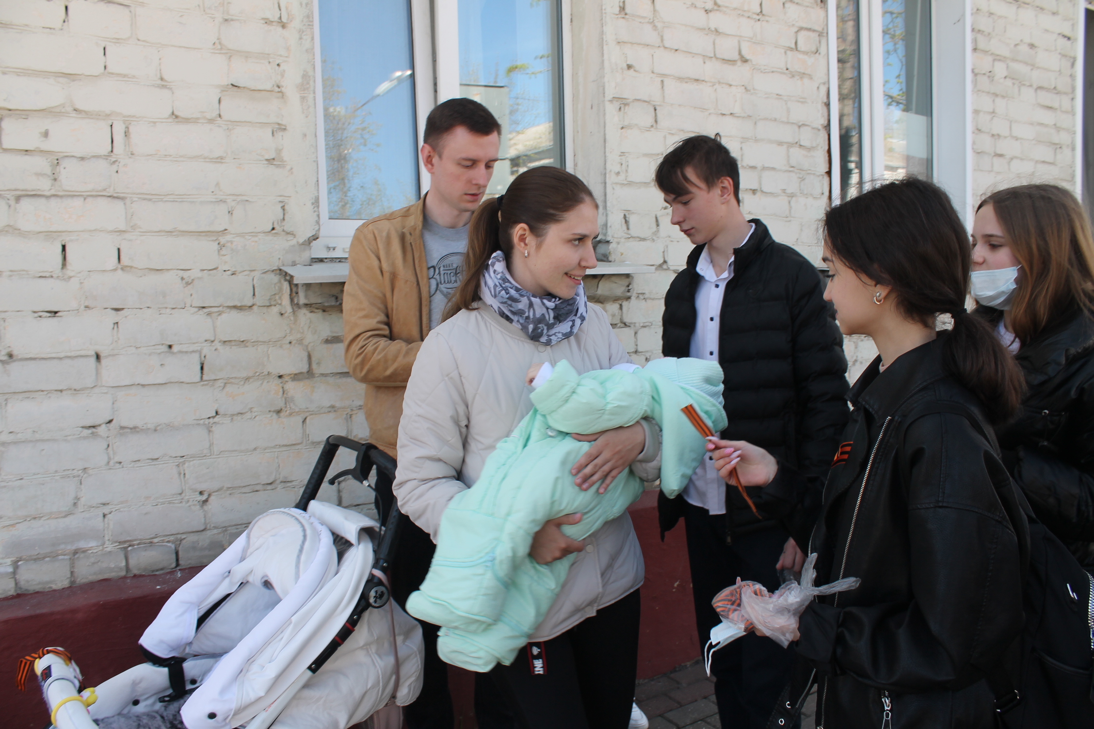 В Карачеве продолжается патриотическая акция «Георгиевская ленточка»