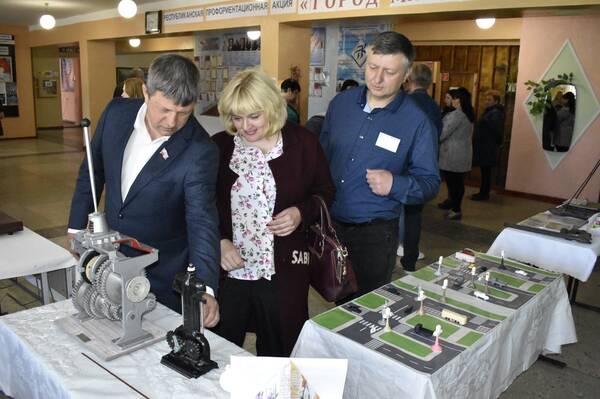 Брянская делегация для школьников Брянки провела акцию «Город мастеров»