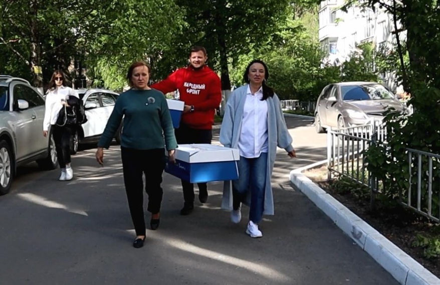 В Брянске ОНФ вручил подарки для малышей в ПВР