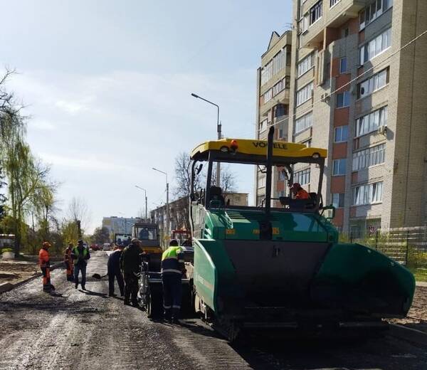 В Брянске по дорожному нацпроекту обновили асфальт на улице Институтской