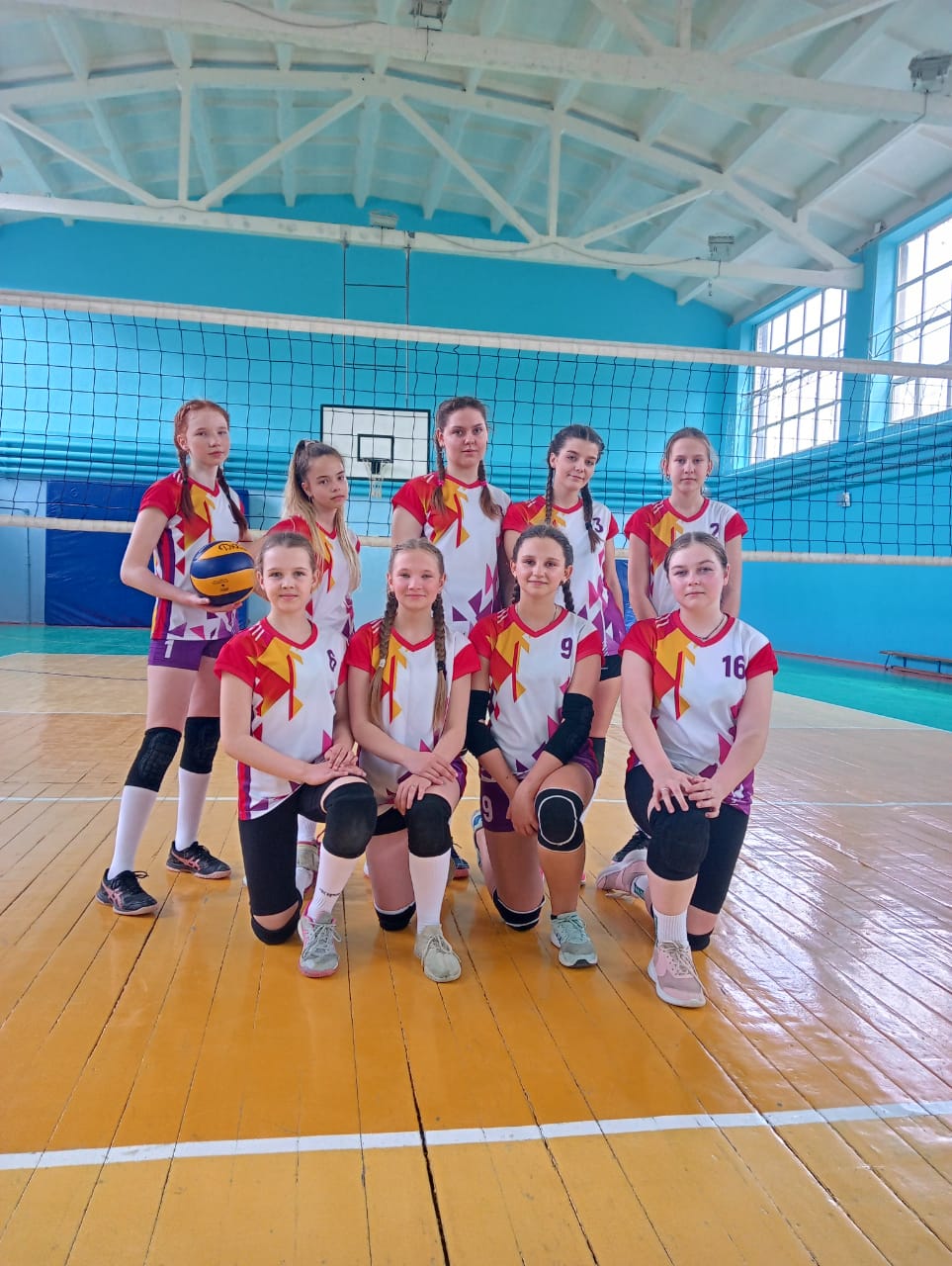 Юные карачевские спортсменки участвовали в областном турнире по волейболу