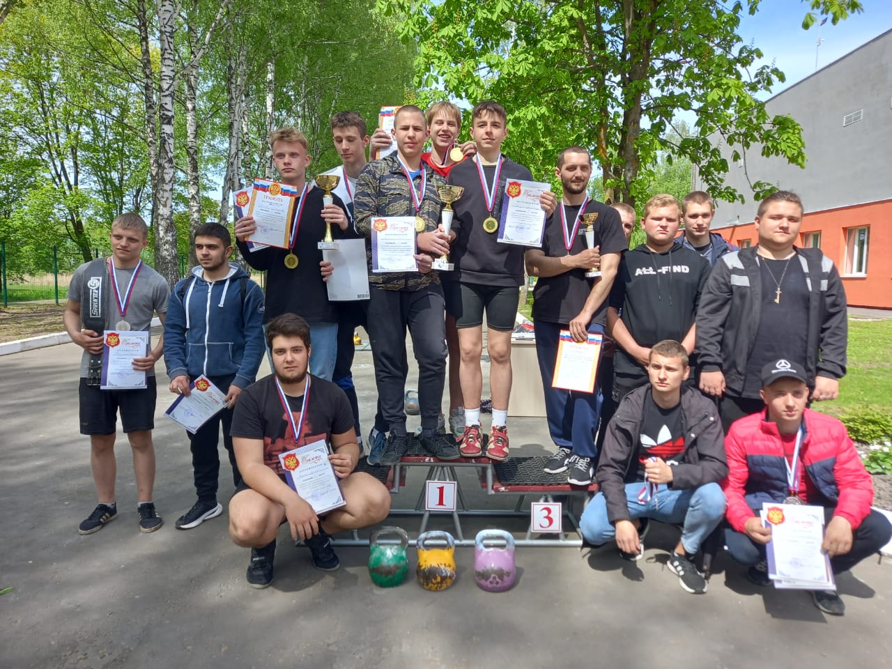 В Карачеве прошло первенство по гиревому спорту под лозунгом — «Zа Правду!» «Zа Мир!»