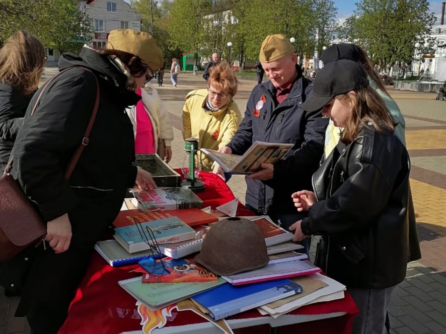 В Карачеве была организована библио-площадка «Победный Май»
