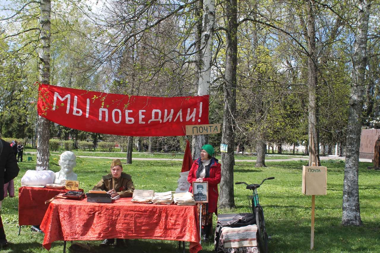 В Карачевском горпарке прошло театрализованное представление в честь Дня Победы