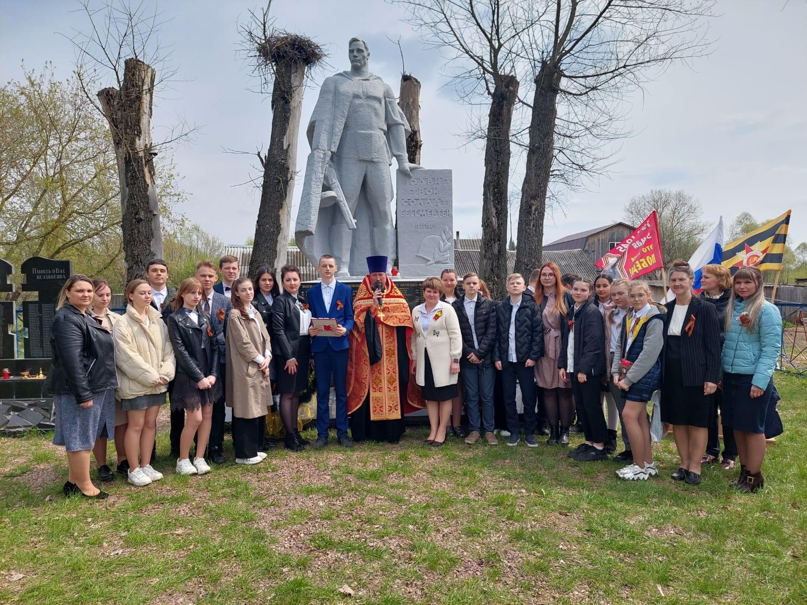 В преддверии Дня Победы на братской могиле села Одрина Карачевского района совершена заупокойная лития