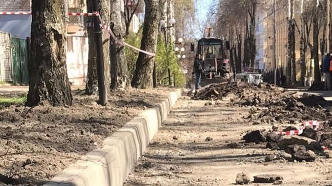 В областном центре Брянской области благоустраивают ул. Октябрьскую