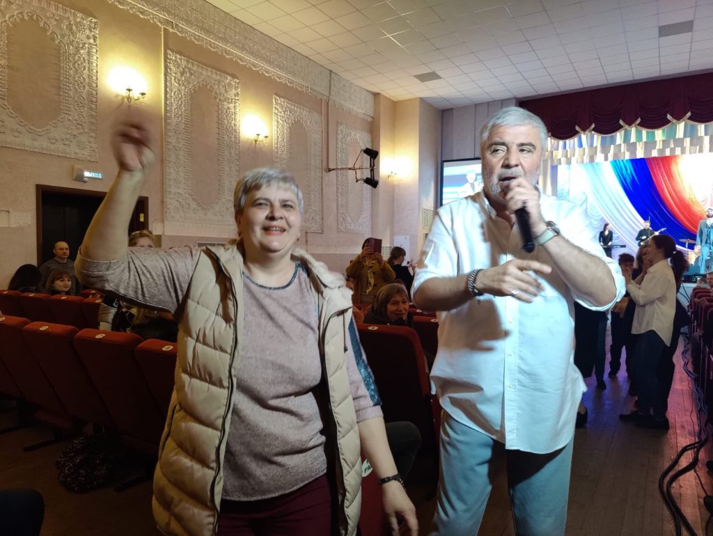 В Погаре Брянской области  концерт Сосо Павлиашвили проходит