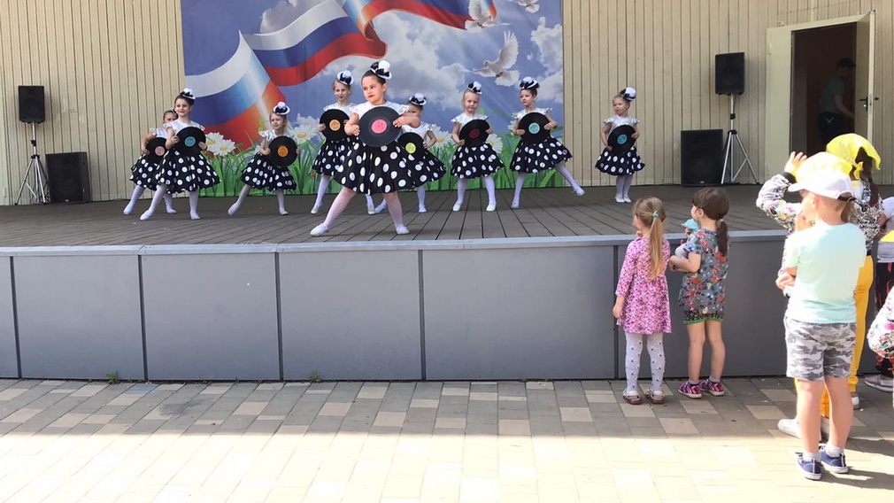 В Брянске в Майском парке прошли фестиваль «Танцуем вместе» и праздник для детей