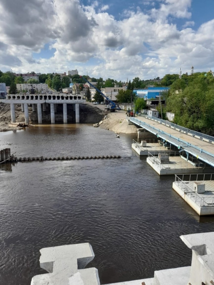 В Брянске на набережной продолжается строительство нового моста через Десну