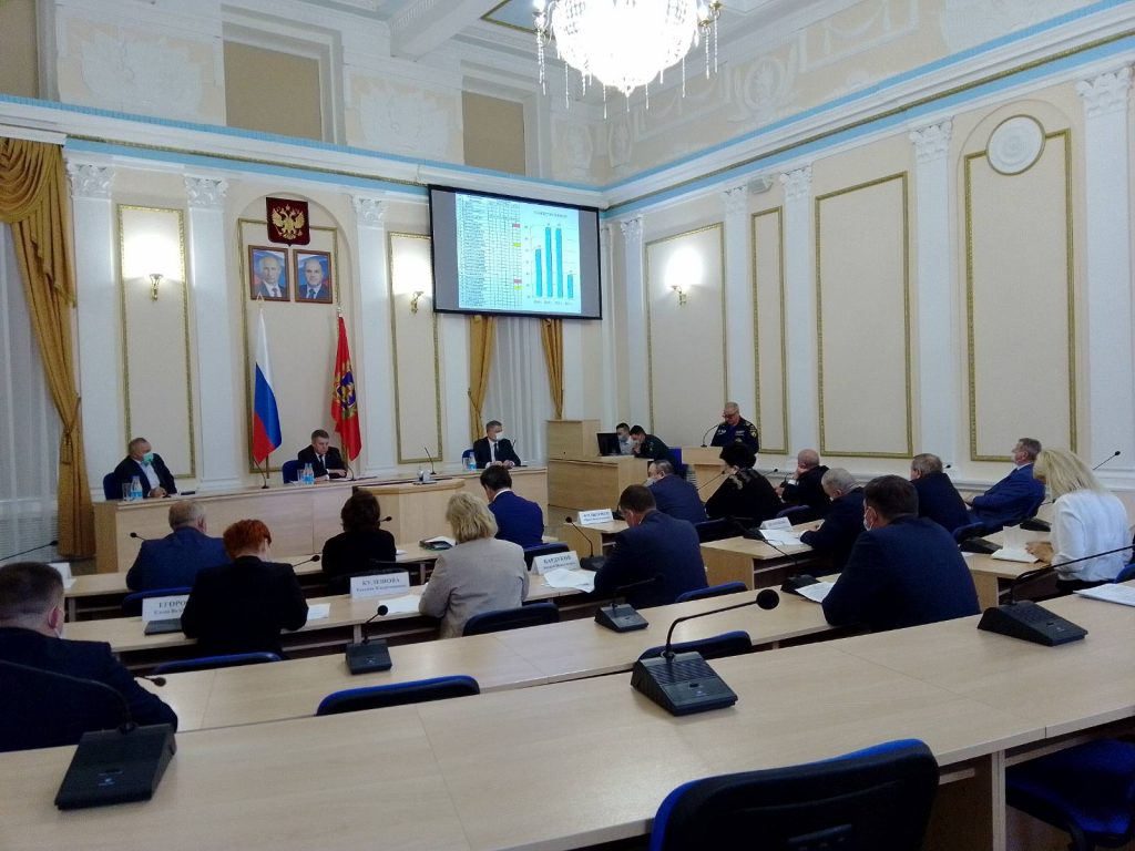 На заседании оперштаба приостановили масочный режим в Брянской области