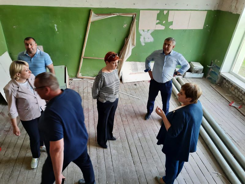 В школе брянского поселка Глинищево продолжается капремонт