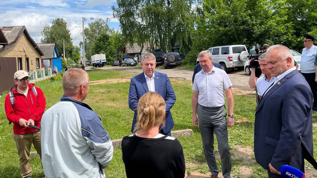 Брянский губернатор встретился с жителями обстрелянного ВСУ села Займище