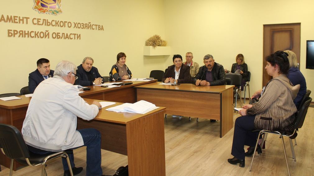 Главы КФХ Брянской области получили гранты на развитие