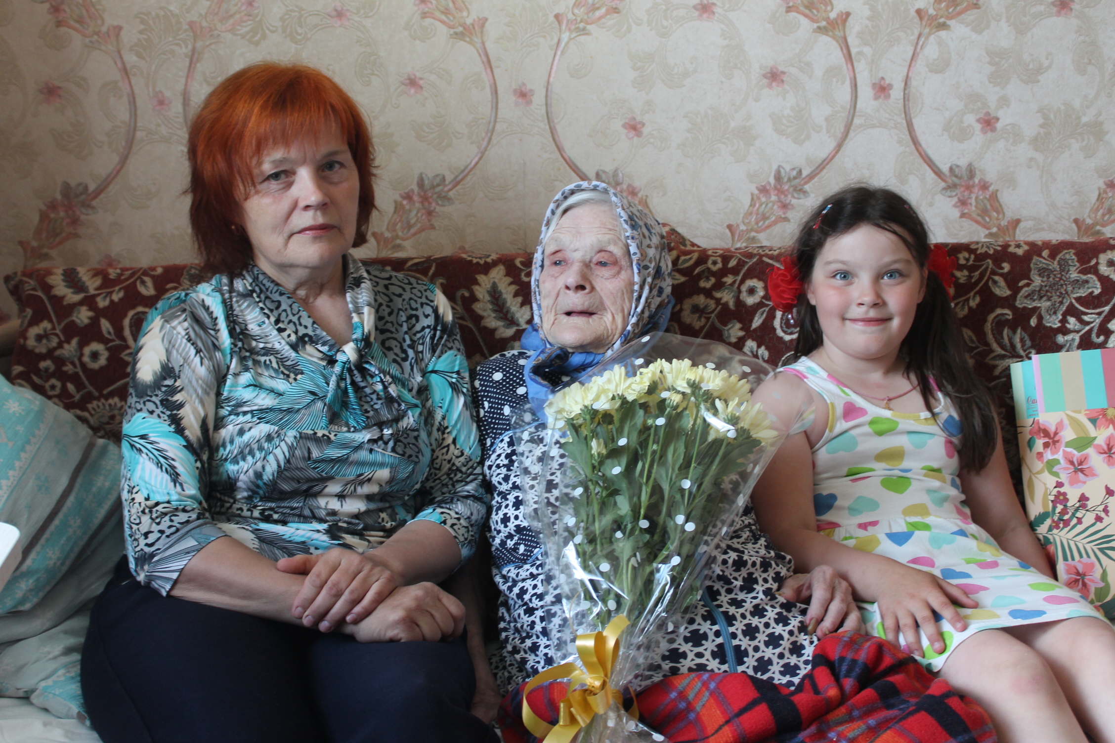 Жительницу Карачева поздравили с 95-летним юбилеем