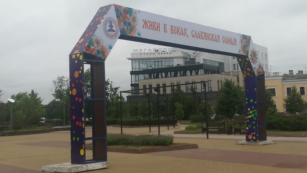 В Брянске на набережной готовятся к фестивалю «Славянское единство»