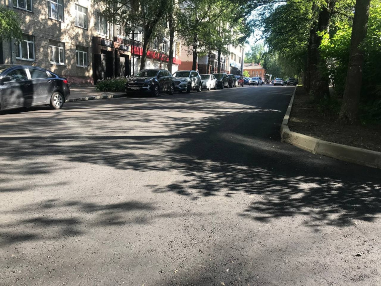 В Советском районе Брянска заасфальтировали часть улицы Октябрьской