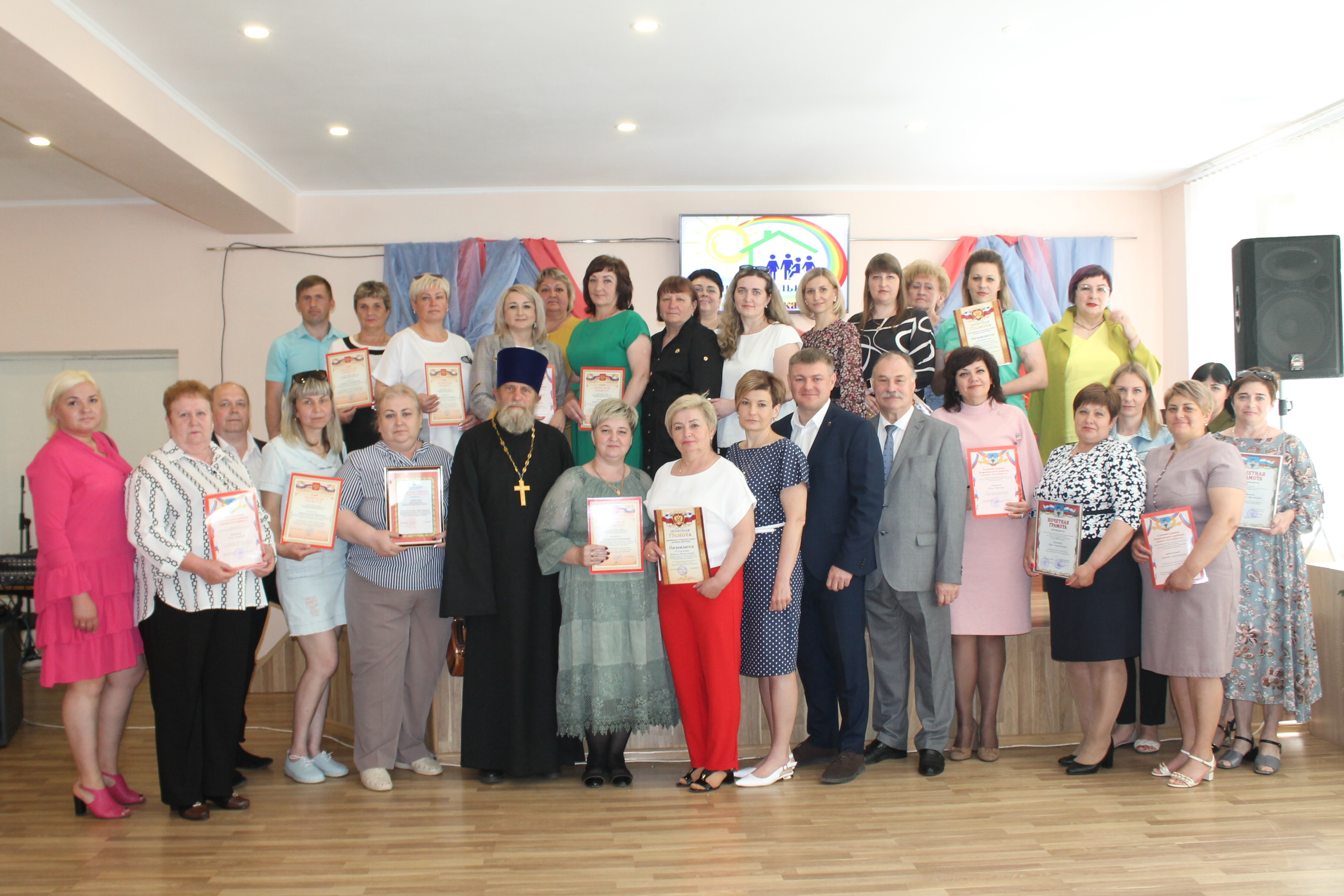 В Карачеве поздравили социальных работников накануне профессионального праздника