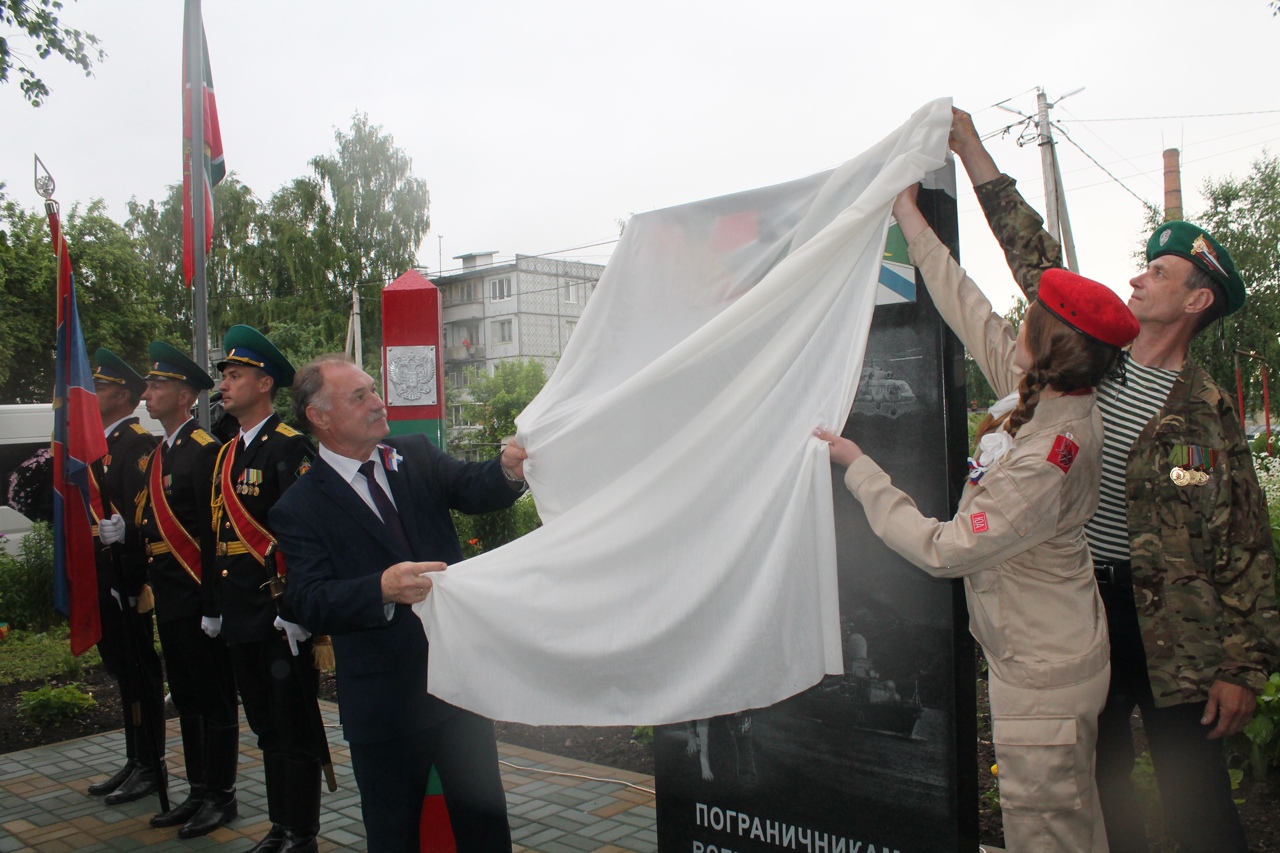 Открытие памятника пограничникам в Карачеве