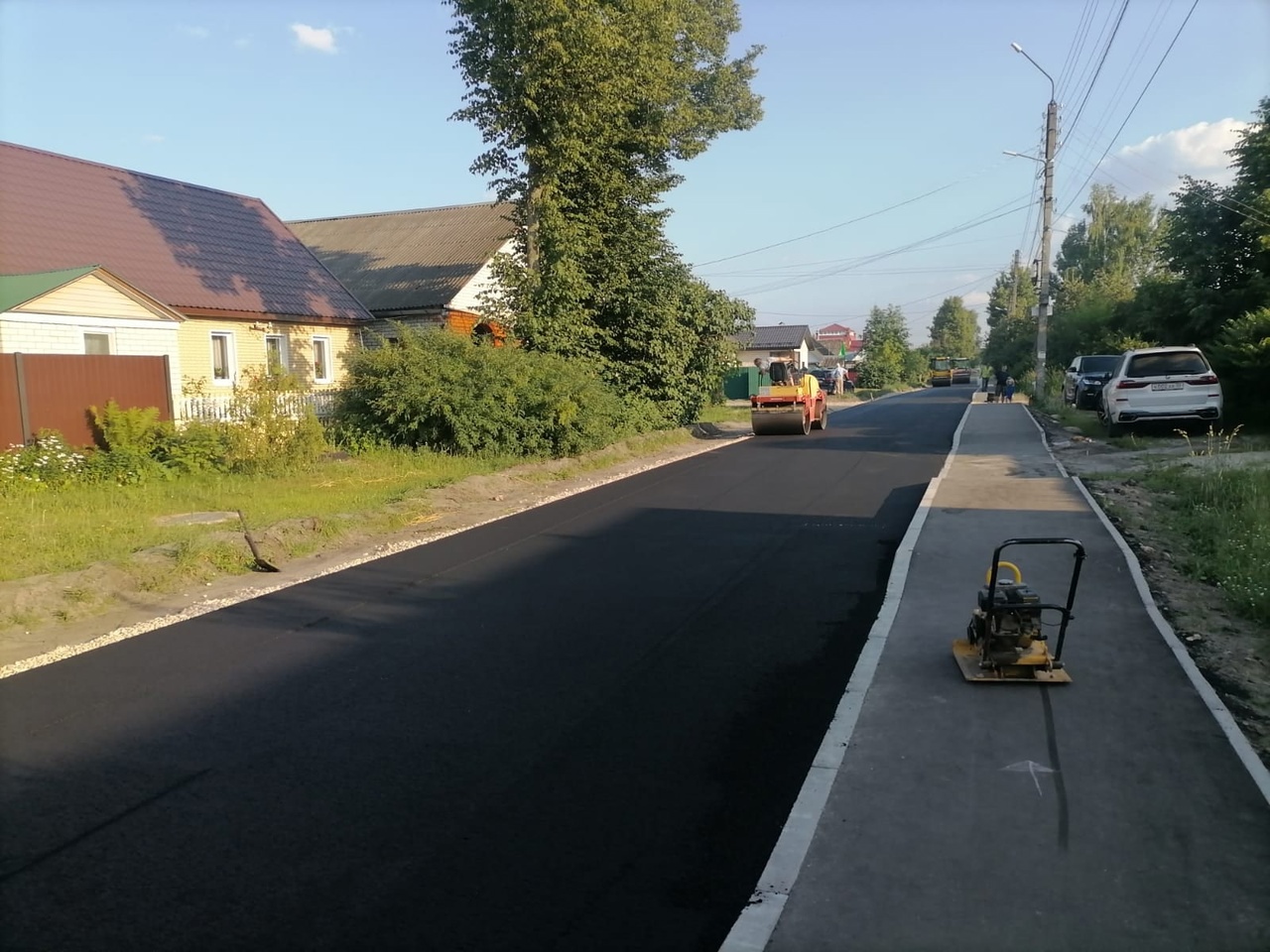 В Брянске на улице Коммунаров  продолжается капитальный ремонт дороги