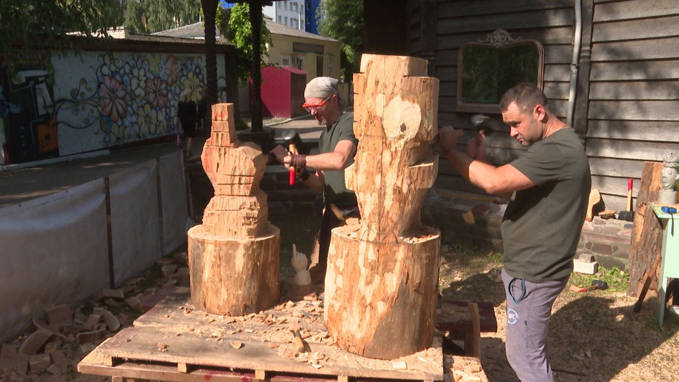 В Брянске состоялся первый фестиваль деревянных скульптур