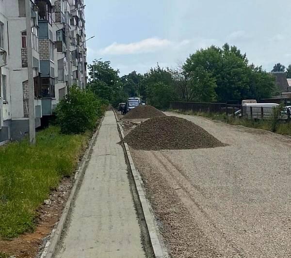 В   Брянске на улице Олега Кошевого начали обустраивать тротуары