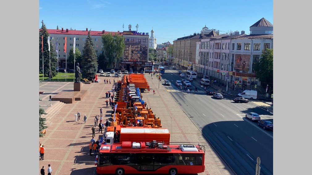 В Брянске предприятиям города ключи от специализированной техники вручили