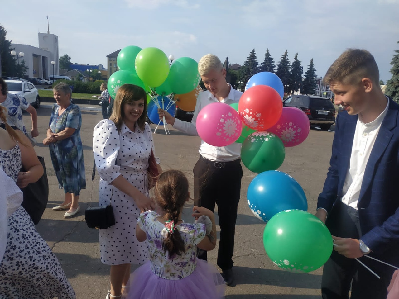 В Карачеве прошла акция «Ромашковое настроение»