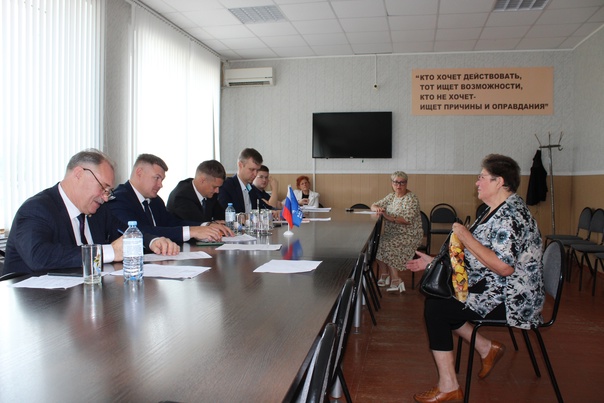 В Карачеве депутаты облдумы провели прием граждан