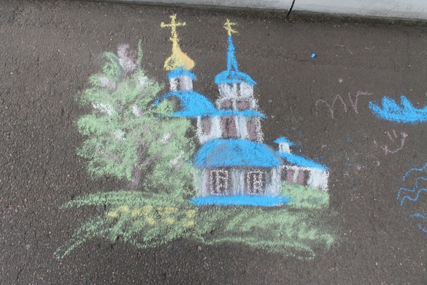 В Карачеве прошел конкурс детских рисунков на асфальте