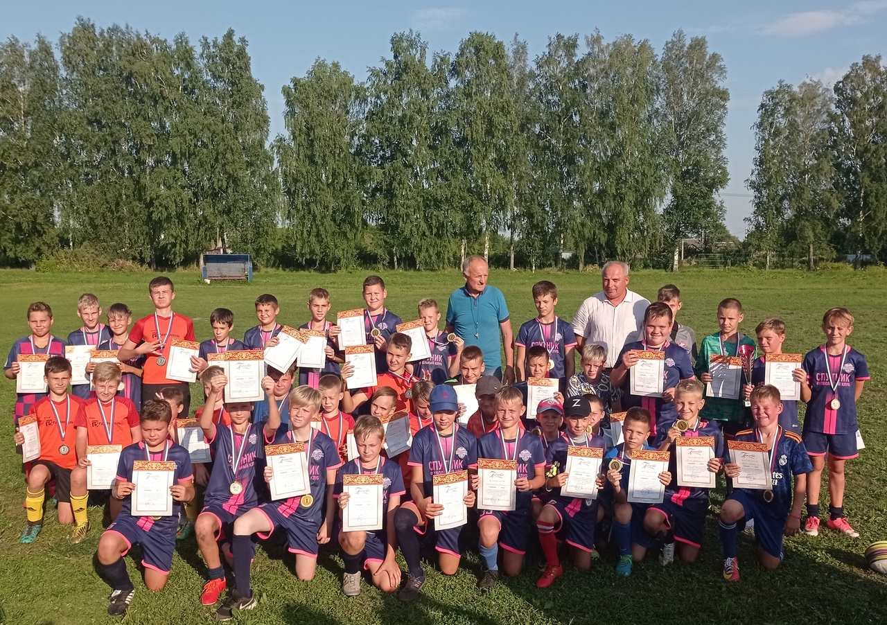 В Карачеве прошла товарищеская встреча юных футболистов