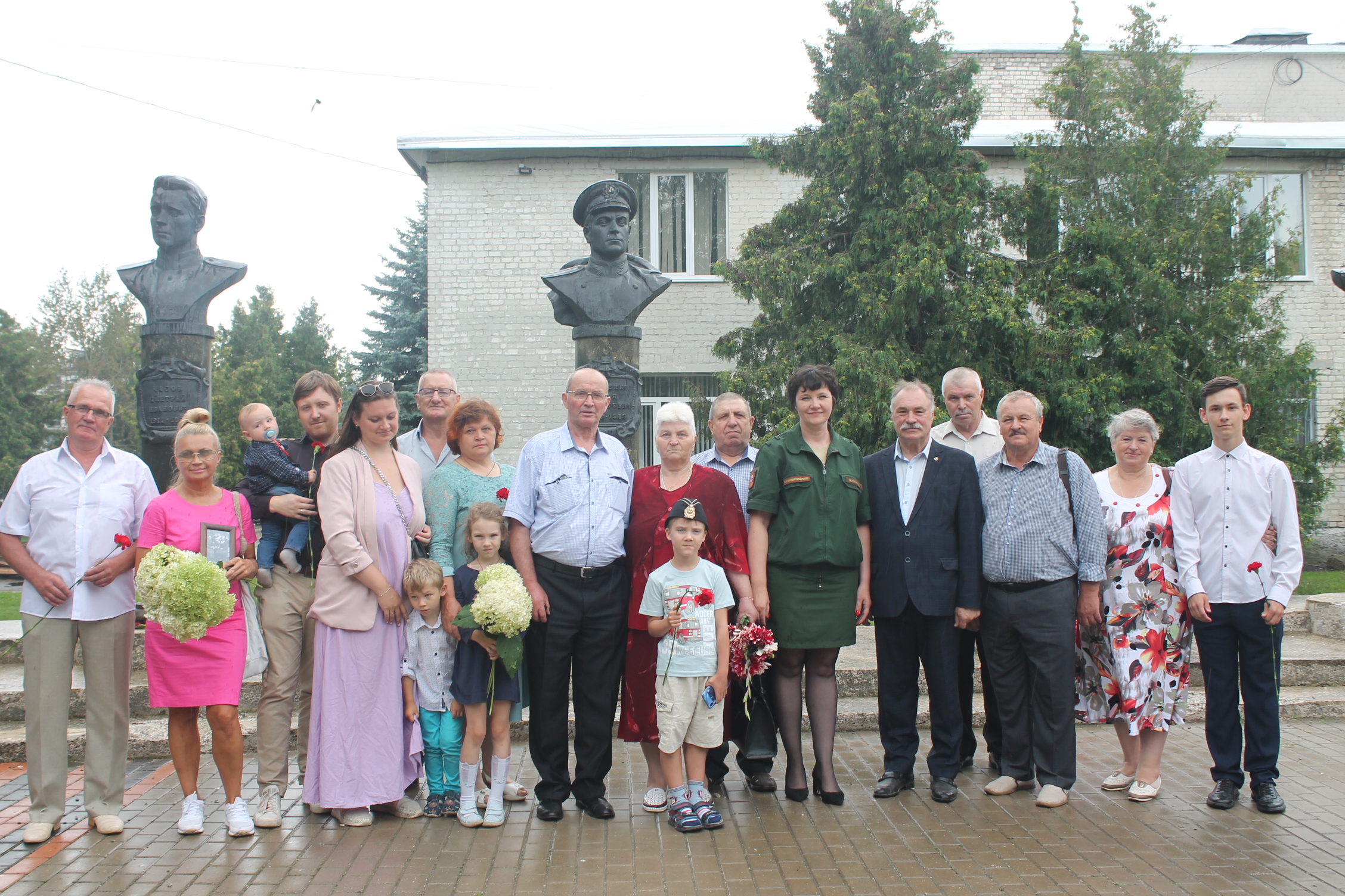Жителю Карачева вручили удостоверение к госнаграде погибшего дяди