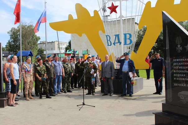 В Карачеве 2 августа открыли сквер братства ВДВ