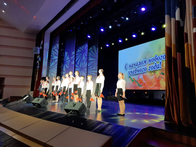 В Брянске на педагогической конференции наградили учителей