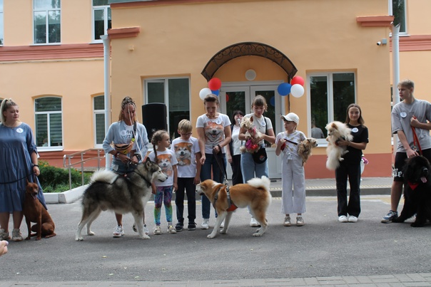 В Карачеве прошло дог-шоу «Мир собак в библиотеке»