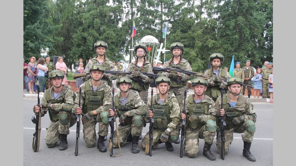 В брянском «Новокемпе» завершилась палаточная смена «Юный спецназовец»