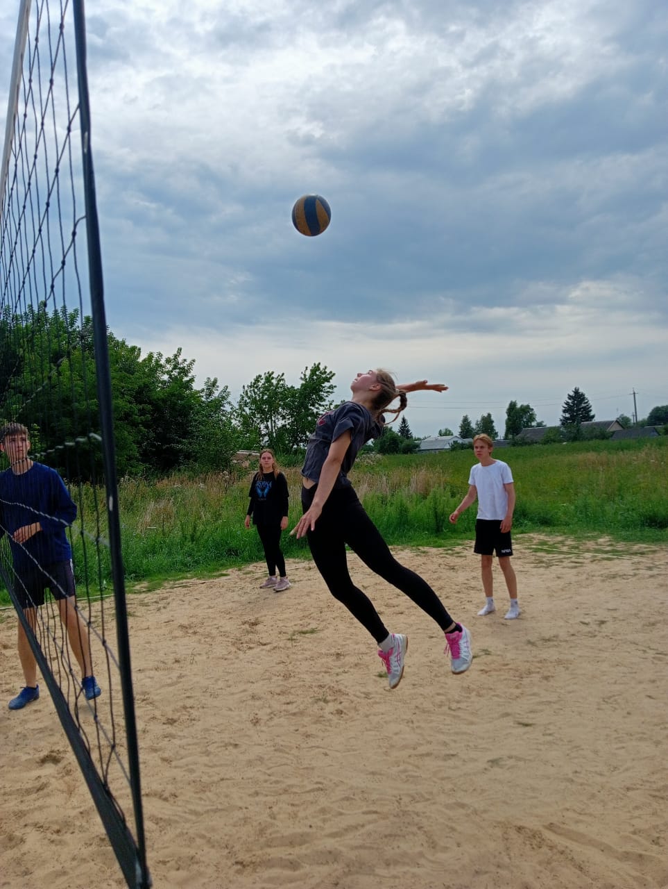 В Карачевском районе прошел турнир по парковому волейболу