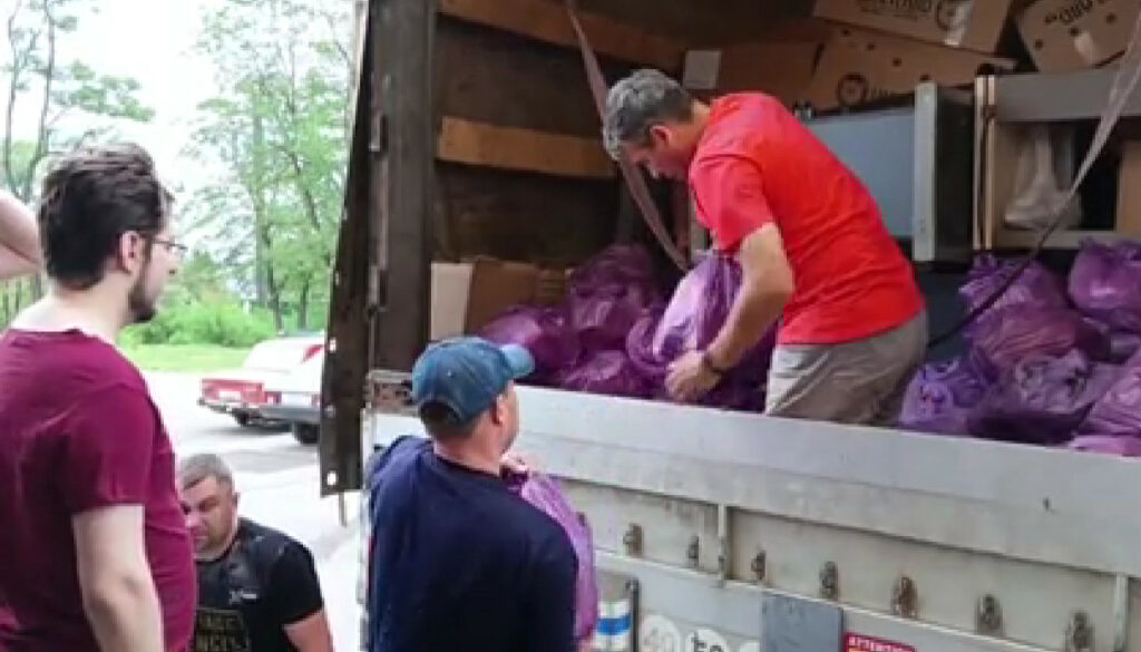 В Луганскую Брянку доставили гуманитарный груз из Брянской области