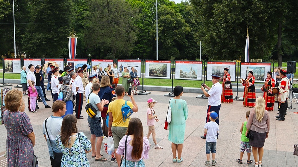 В ЦПКиО имени 1000-летия города Брянска можно посетить фотовыставку «Казачество на государевой службе»