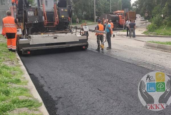 В Брянске началась укладка асфальта на улице Визнюка