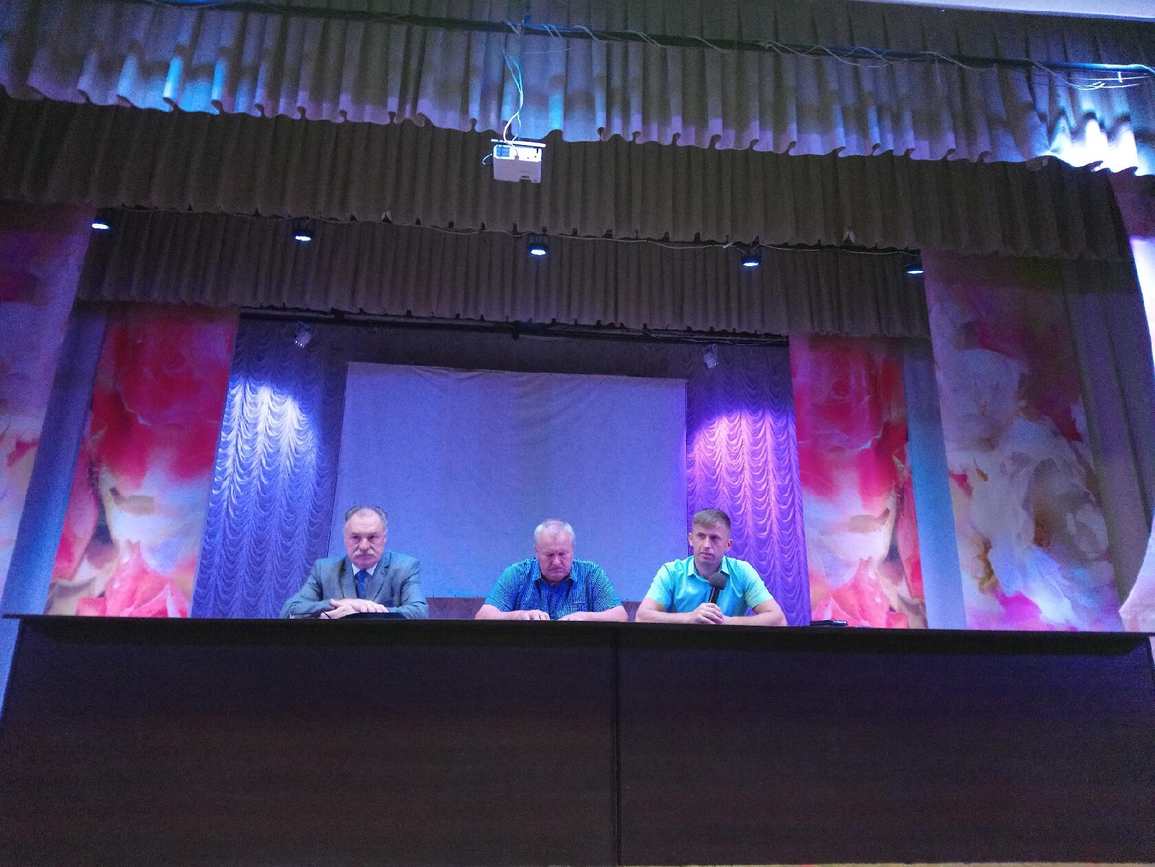 Глава Карачевской райадминистрации провел оперативное совещание