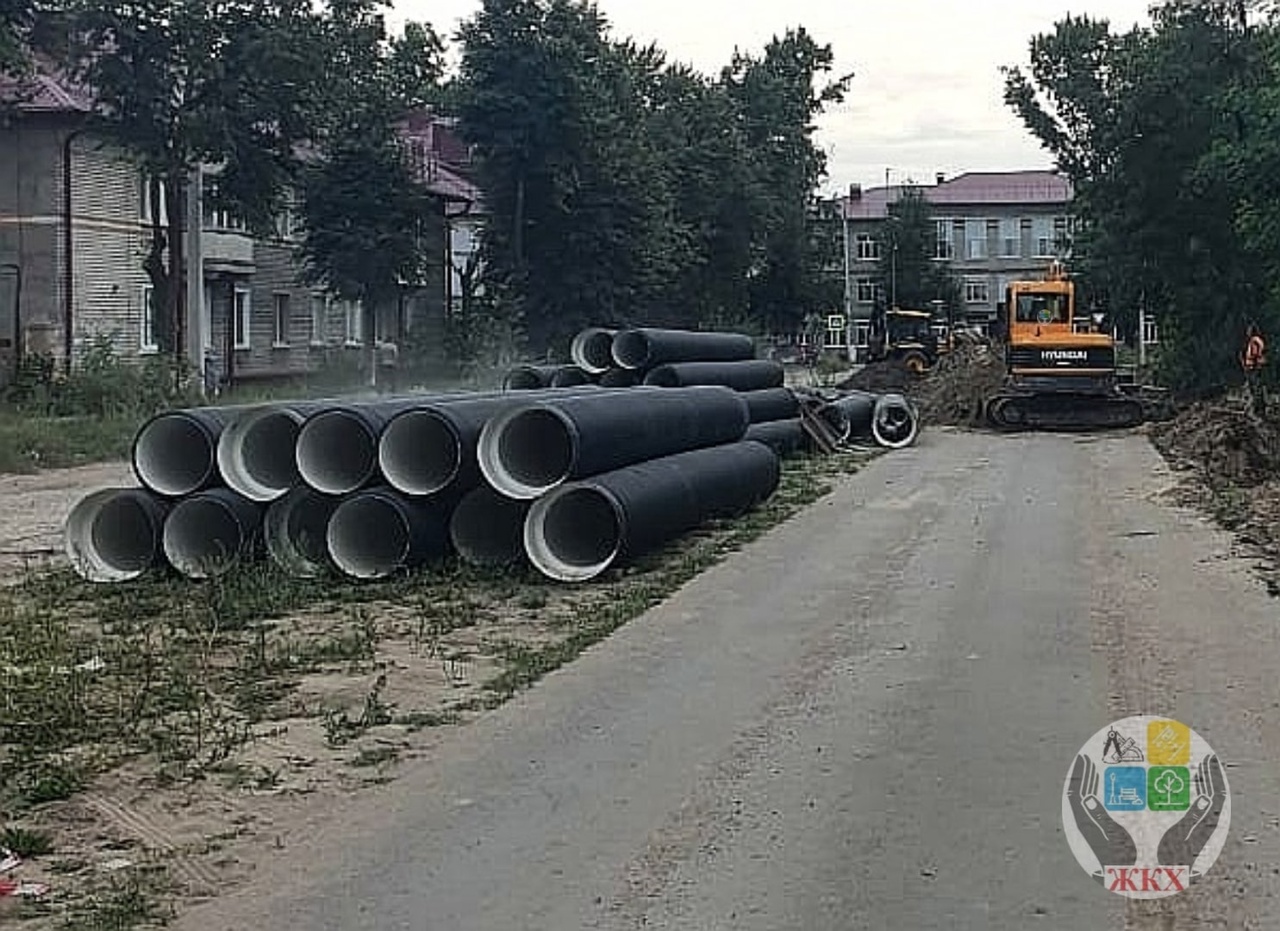  На улице Молодой Гвардии в Брянске продолжаются работы по устройству ливневки