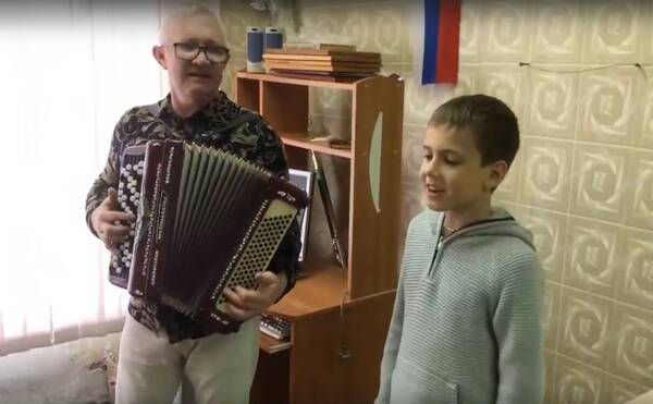 В Локотском доме культуры работает детский фольклорный ансамбль «Завалинка»