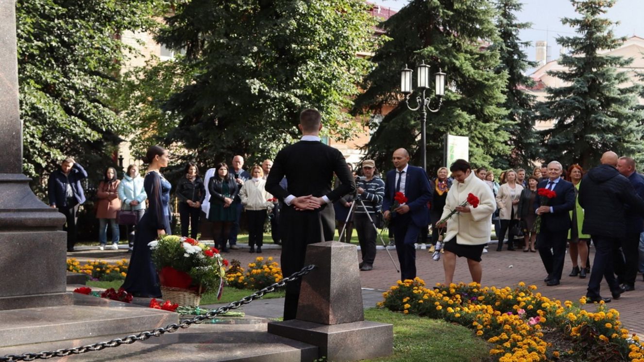 В парке имени А.Толстого открыли 3 новые скульптуры