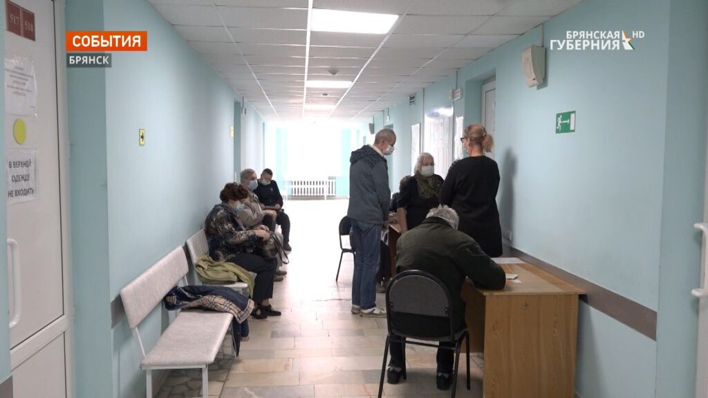 Брянцев призывают вакцинироваться от сезонного гриппа и коронавируса