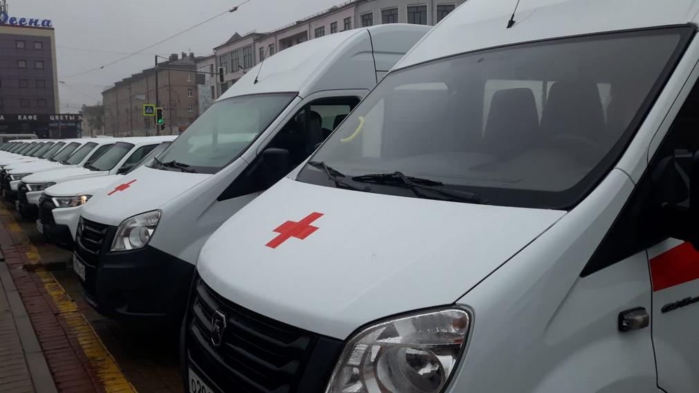 Медучреждениям Брянщины вручили ключи от новых автомобилей