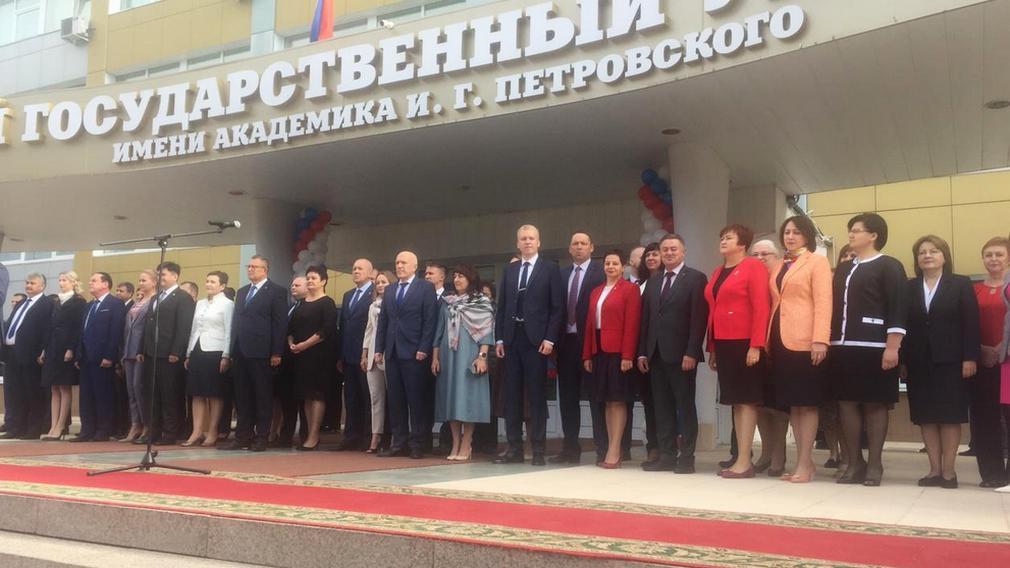 В Брянском госуниверситете прошла праздничная линейка